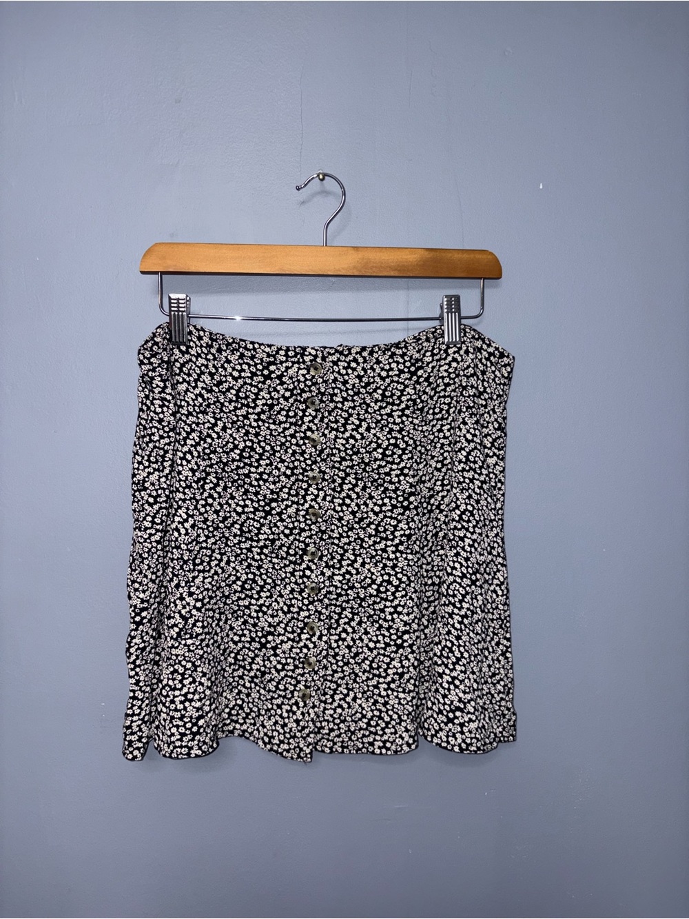 American Eagle | Black Floral Button Skirt | Size 10